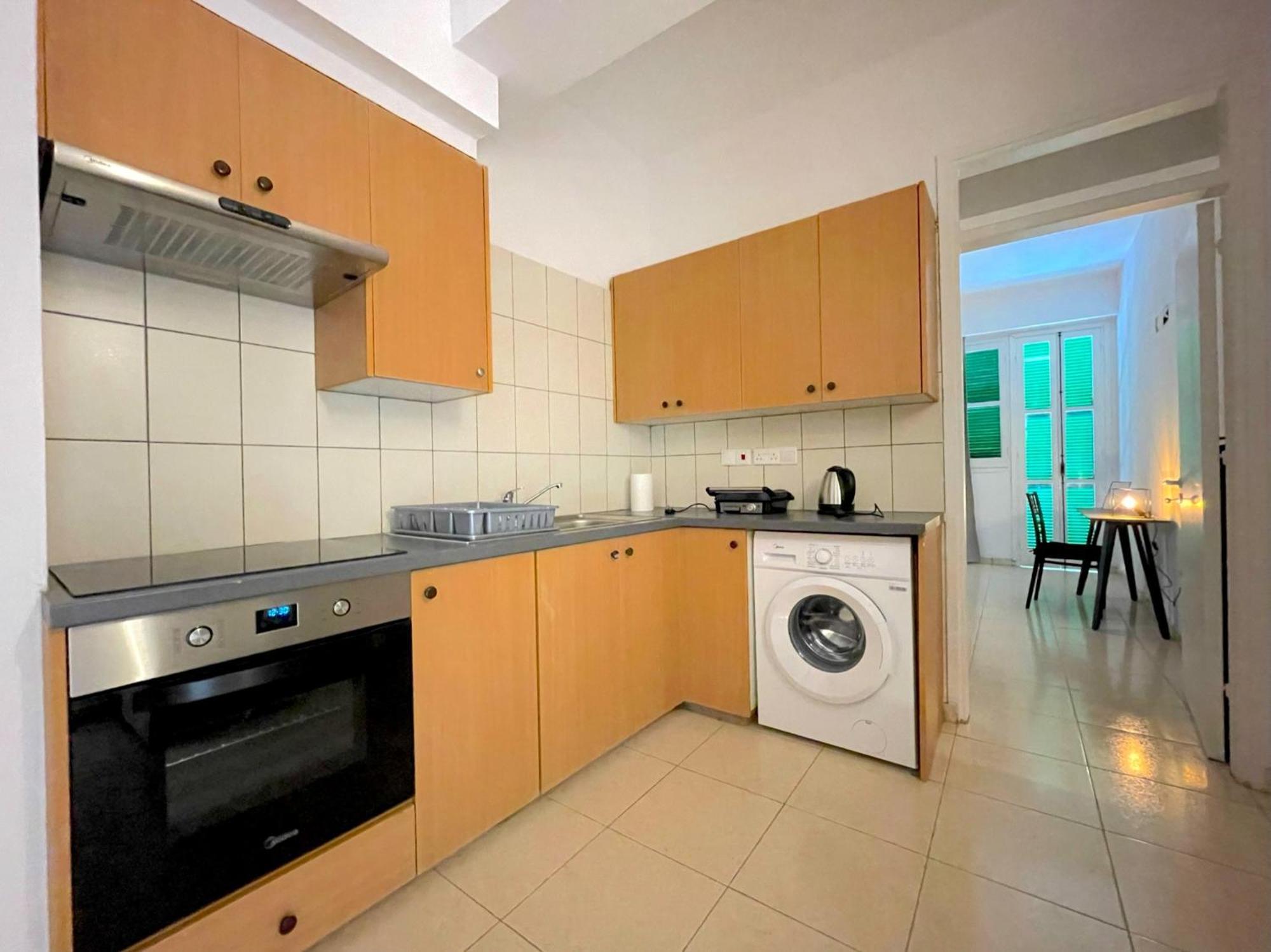 Queen Regina Suites By Platform 357 Nicosia Exterior photo